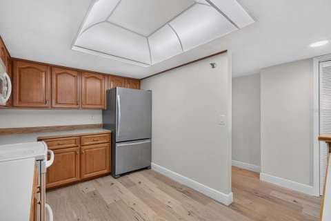 Condo in Ormond Beach, Florida, 2 bedrooms  № 2381357 - photo 13