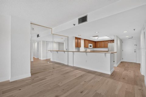 Condo in Ormond Beach, Florida, 2 bedrooms  № 2381357 - photo 10