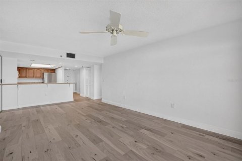 Condo in Ormond Beach, Florida, 2 bedrooms  № 2381357 - photo 9