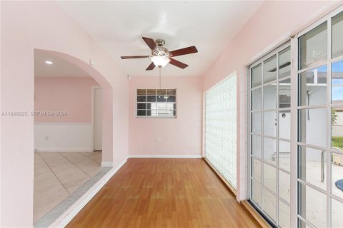 House in Pembroke Pines, Florida 3 bedrooms, 143.35 sq.m. № 2069150 - photo 28