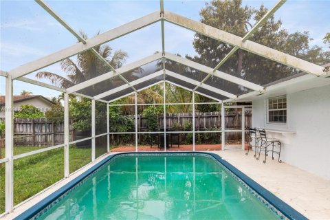 House in Pembroke Pines, Florida 3 bedrooms, 143.35 sq.m. № 2069150 - photo 5
