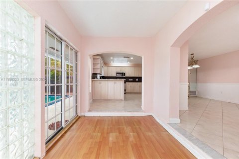 House in Pembroke Pines, Florida 3 bedrooms, 143.35 sq.m. № 2069150 - photo 29