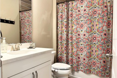 Townhouse in Winter Garden, Florida 4 bedrooms, 190.64 sq.m. № 2378099 - photo 5