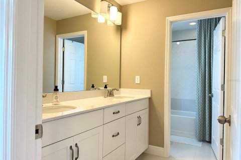 Townhouse in Winter Garden, Florida 4 bedrooms, 190.64 sq.m. № 2378099 - photo 14