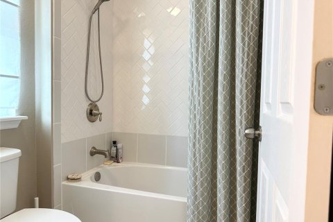 Townhouse in Winter Garden, Florida 4 bedrooms, 190.64 sq.m. № 2378099 - photo 13