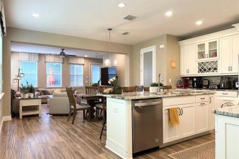 Townhouse in Winter Garden, Florida 4 bedrooms, 190.64 sq.m. № 2378099 - photo 6
