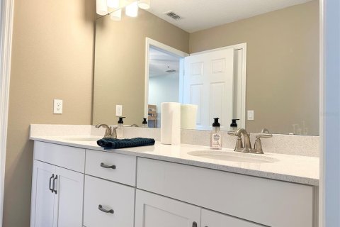 Townhouse in Winter Garden, Florida 4 bedrooms, 190.64 sq.m. № 2378099 - photo 12