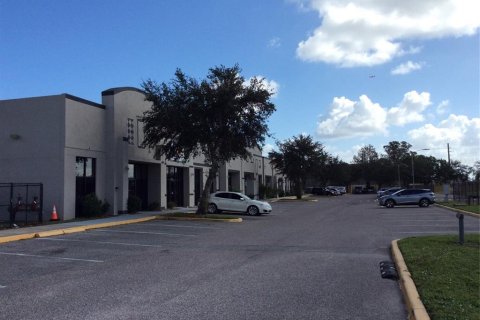 Immobilier commercial à vendre à Kissimmee, Floride: 836.12 m2 № 1411457 - photo 4