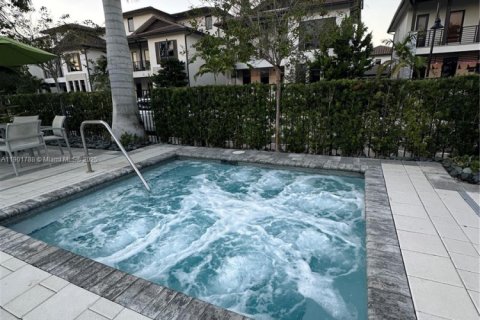 Townhouse in Doral, Florida 3 bedrooms, 196.58 sq.m. № 1951820 - photo 24