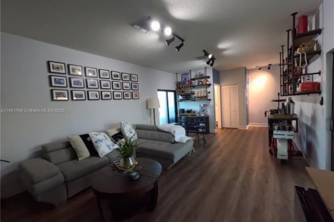 Townhouse in Doral, Florida 3 bedrooms, 196.58 sq.m. № 1951820 - photo 16