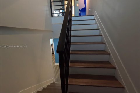 Townhouse in Doral, Florida 3 bedrooms, 196.58 sq.m. № 1951820 - photo 14