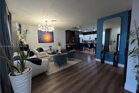 Townhouse in Doral, Florida 3 bedrooms, 196.58 sq.m. № 1951820 - photo 2