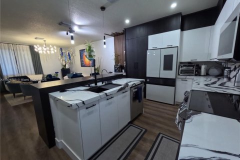Townhouse in Doral, Florida 3 bedrooms, 196.58 sq.m. № 1951820 - photo 5