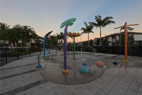 Townhouse in Doral, Florida 3 bedrooms, 196.58 sq.m. № 1951820 - photo 26
