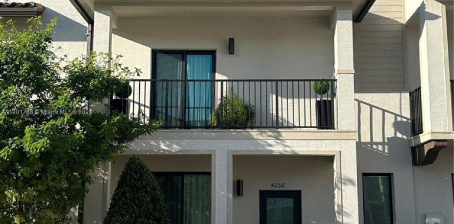 Townhouse in Doral, Florida 3 bedrooms, 196.58 sq.m. № 1951820