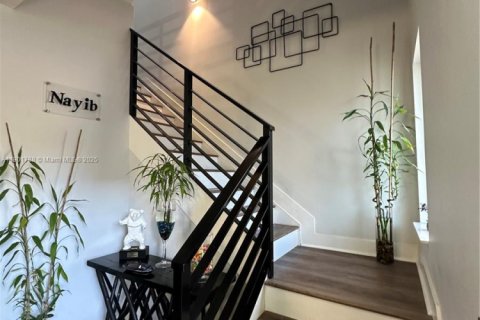Townhouse in Doral, Florida 3 bedrooms, 196.58 sq.m. № 1951820 - photo 7