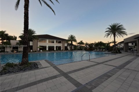 Townhouse in Doral, Florida 3 bedrooms, 196.58 sq.m. № 1951820 - photo 23