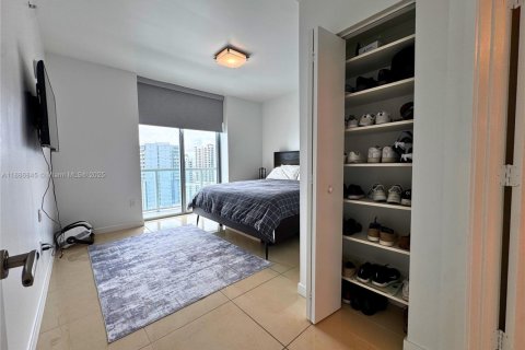 Condo in Miami, Florida, 2 bedrooms  № 1933525 - photo 17