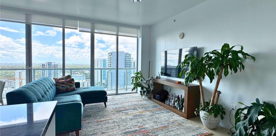 Condominio en Miami, Florida, 2 dormitorios № 1933525