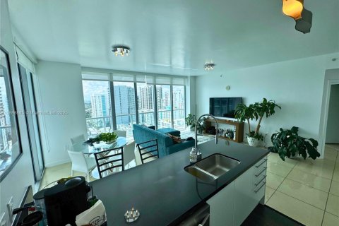 Condo in Miami, Florida, 2 bedrooms  № 1933525 - photo 10