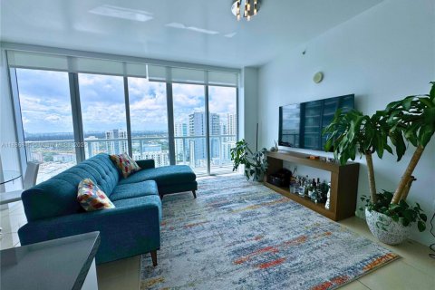 Condo in Miami, Florida, 2 bedrooms  № 1933525 - photo 11