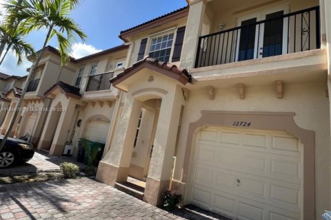 Adosado en venta en Miami, Florida, 3 dormitorios, 155.15 m2 № 1936661 - foto 2