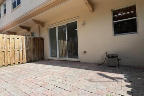 Adosado en venta en Miami, Florida, 3 dormitorios, 155.15 m2 № 1936661 - foto 25