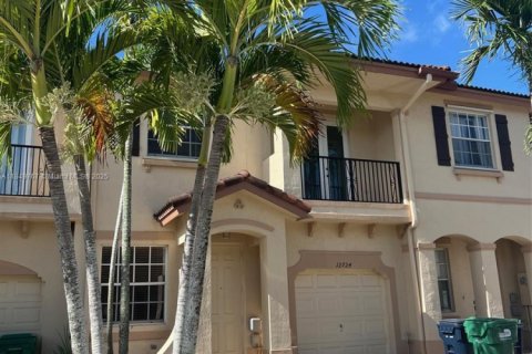 Adosado en venta en Miami, Florida, 3 dormitorios, 155.15 m2 № 1936661 - foto 3