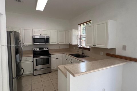Adosado en venta en Miami, Florida, 3 dormitorios, 155.15 m2 № 1936661 - foto 7