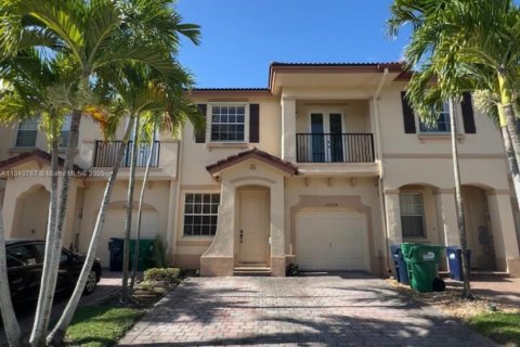 Adosado en venta en Miami, Florida, 3 dormitorios, 155.15 m2 № 1936661 - foto 1