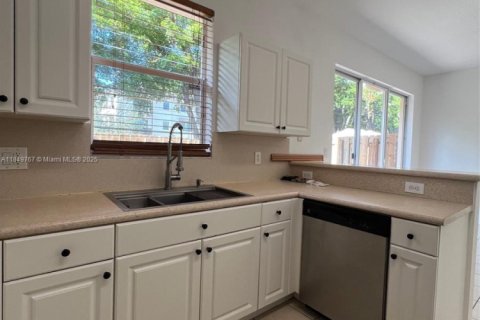 Adosado en venta en Miami, Florida, 3 dormitorios, 155.15 m2 № 1936661 - foto 8