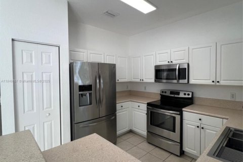 Adosado en venta en Miami, Florida, 3 dormitorios, 155.15 m2 № 1936661 - foto 6