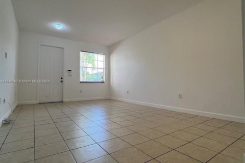 Adosado en venta en Miami, Florida, 3 dormitorios, 155.15 m2 № 1936661 - foto 5
