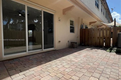 Adosado en venta en Miami, Florida, 3 dormitorios, 155.15 m2 № 1936661 - foto 27