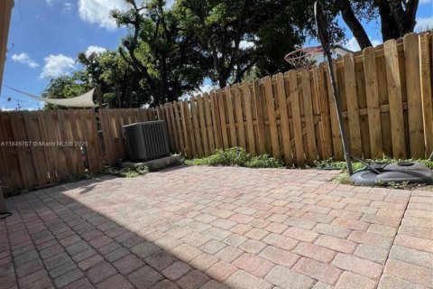 Adosado en venta en Miami, Florida, 3 dormitorios, 155.15 m2 № 1936661 - foto 26
