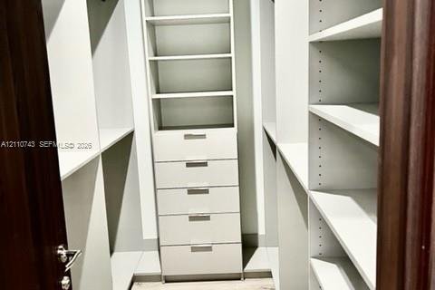 Villa ou maison à louer à Miami, Floride: 3 chambres, 204.38 m2 № 2426624 - photo 11