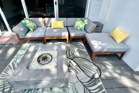 Villa ou maison à louer à Miami, Floride: 3 chambres, 204.38 m2 № 2426624 - photo 2