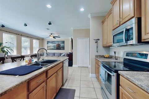 Villa ou maison à vendre à Deltona, Floride: 4 chambres, 211.45 m2 № 2148402 - photo 10