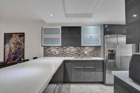 Copropriété à vendre à Pompano Beach, Floride: 2 chambres, 102.19 m2 № 2010599 - photo 2