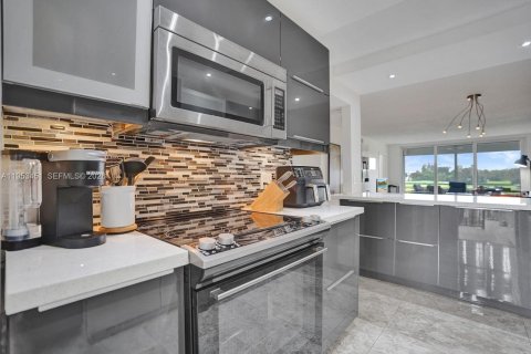 Copropriété à vendre à Pompano Beach, Floride: 2 chambres, 102.19 m2 № 2010599 - photo 16