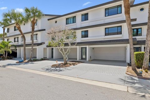 Townhouse in Clearwater, Florida 4 bedrooms, 209.03 sq.m. № 1912496 - photo 2
