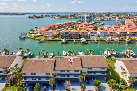 Townhouse in Clearwater, Florida 4 bedrooms, 209.03 sq.m. № 1912496 - photo 1