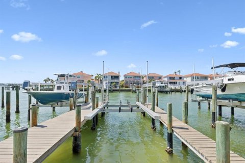 Townhouse in Clearwater, Florida 4 bedrooms, 209.03 sq.m. № 1912496 - photo 5