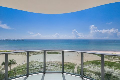 Condo in Pompano Beach, Florida, 2 bedrooms  № 1856945 - photo 1