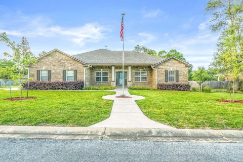 House in Crestview, Florida 4 bedrooms, 213.68 sq.m. № 590013 - photo 1