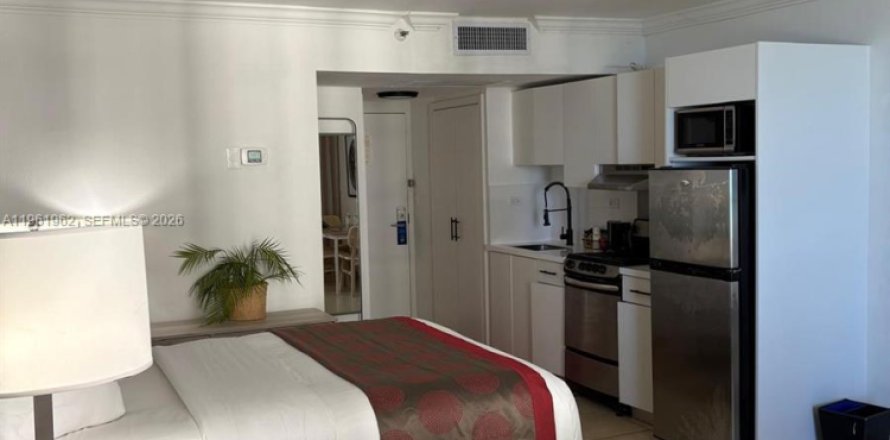 Studio à Condo à Sunny Isles Beach, Floride  № 2026603