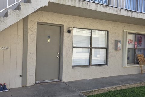 Кондоминиум с 2 спальнями в Майами, Флорида № 1997290