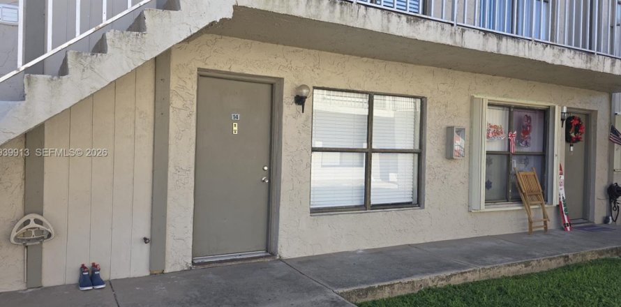 Кондоминиум с 2 спальнями в Майами, Флорида № 1997290