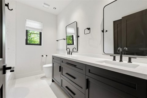 House in Gainesville, Florida 4 bedrooms, 291.43 sq.m. № 2215926 - photo 20