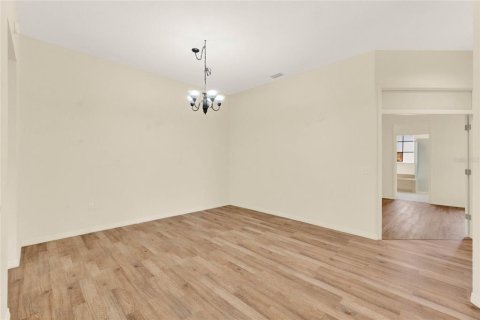 Купить виллу или дом в Леди-Лейк, Флорида 6 комнат, 148.46м2, № 1572653 - фото 9